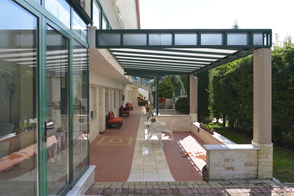 Hotel Galaxy Krepeni Buitenkant foto